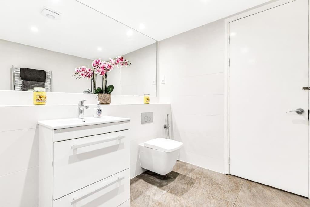 Appartamento Luxaway In Earls Court - Sleeps Up To 10 Londra