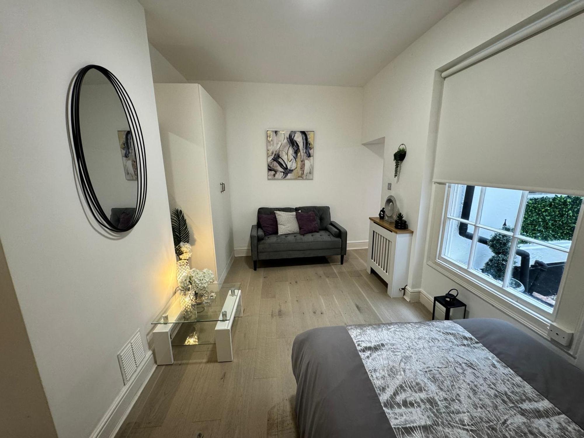 Stunning Newly Refurbished With A Private Courtyard To Enjoy! * London