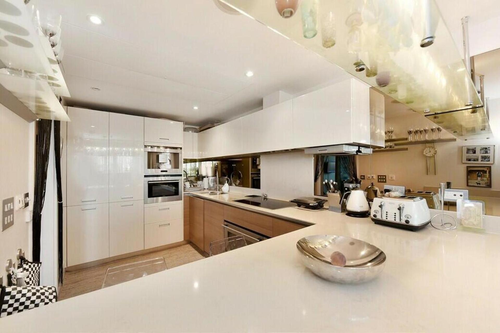 Luxury In Battersea Reach Apartment London