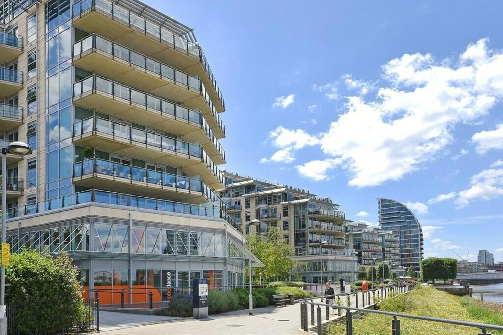 Luxury In Battersea Reach * London