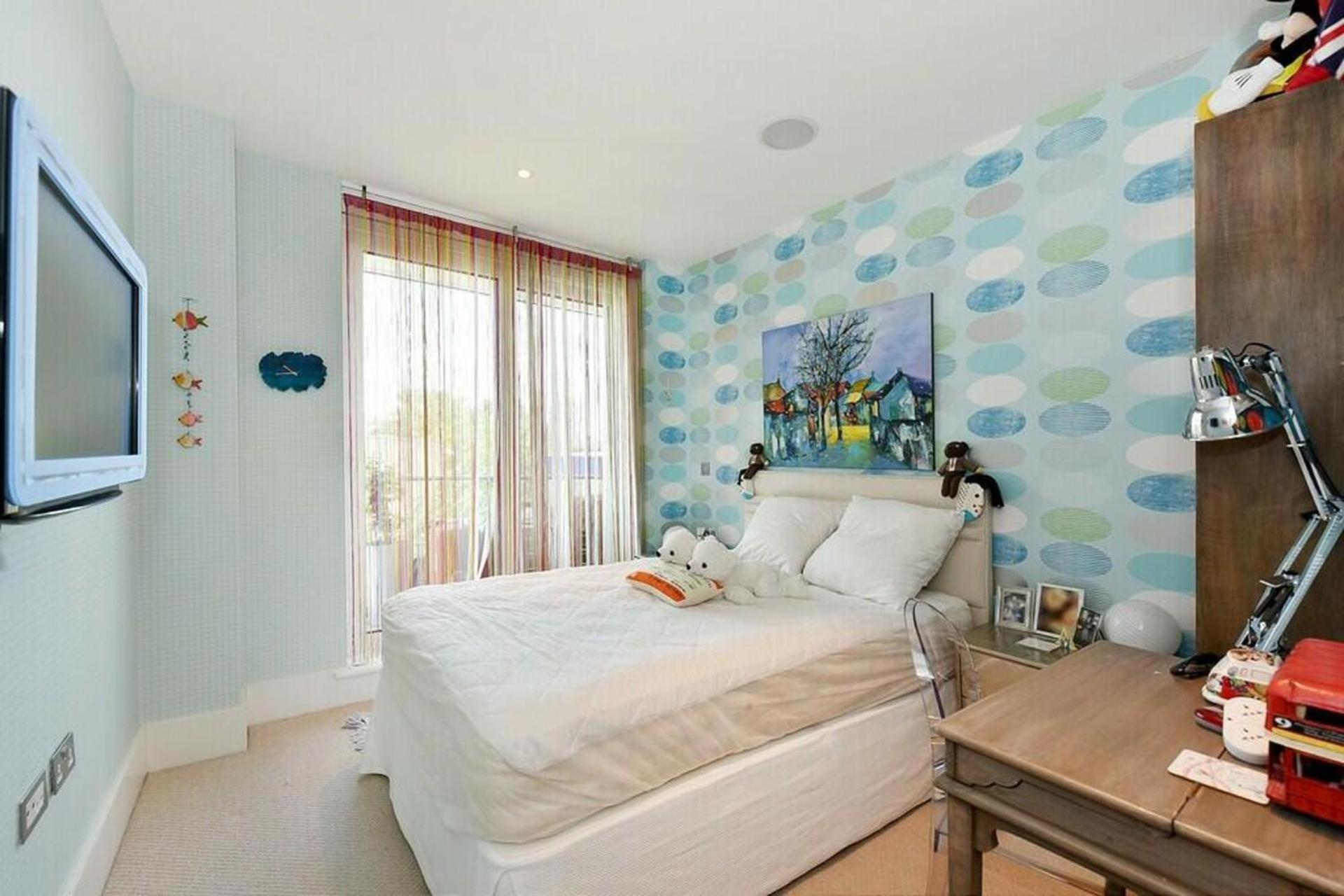 Luxury In Battersea Reach Apartment *