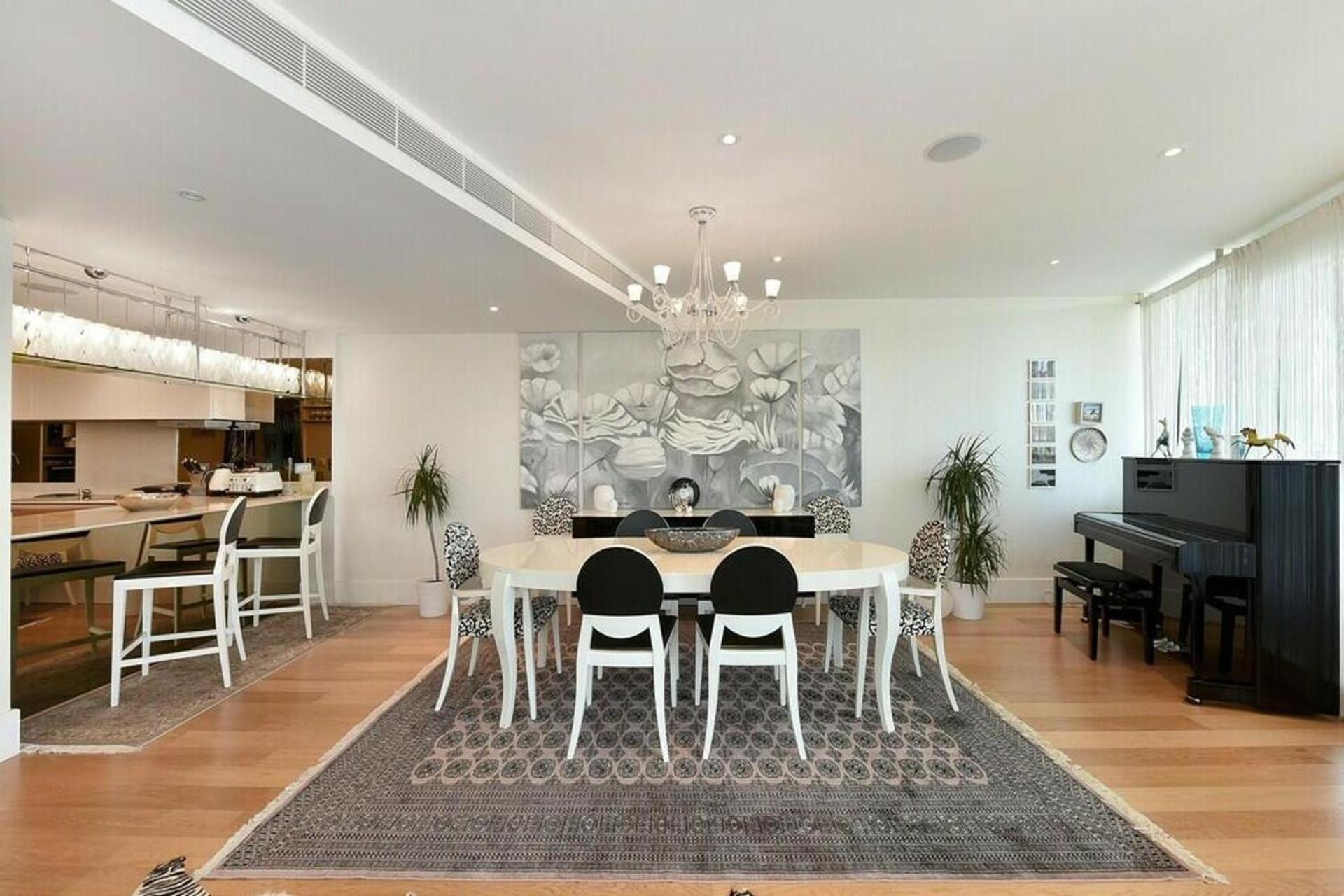 Luxury In Battersea Reach Apartment London