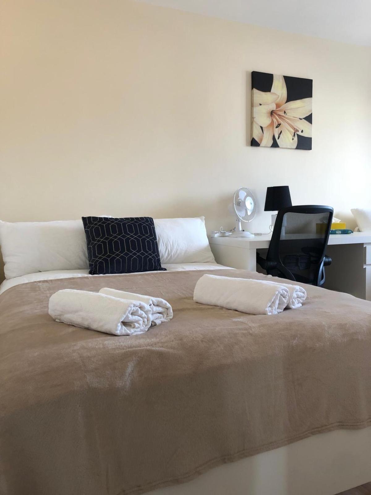 Comfy Entire Flat With View Balcony In Regents Park, Camden, * Londen