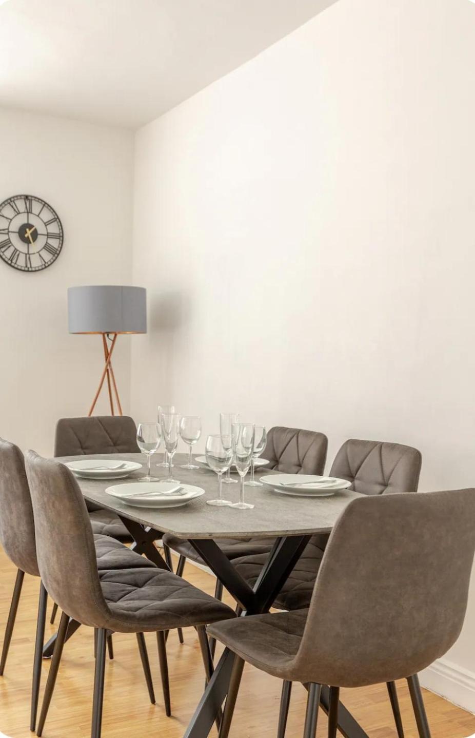 Spacious Two Bedroom In Battersea, Free Parking Apartment