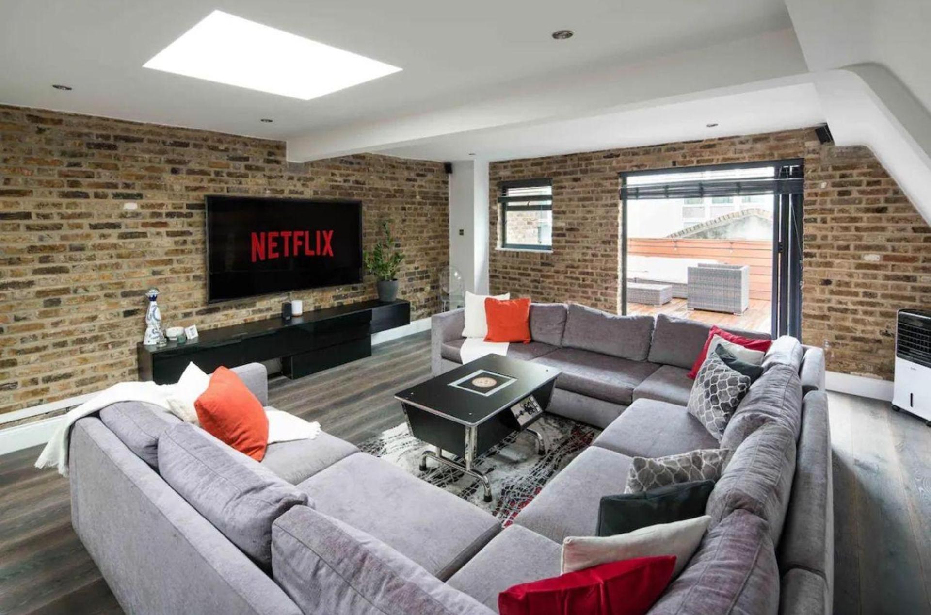 Luxury Penthouse Located Near Old Street Apartment