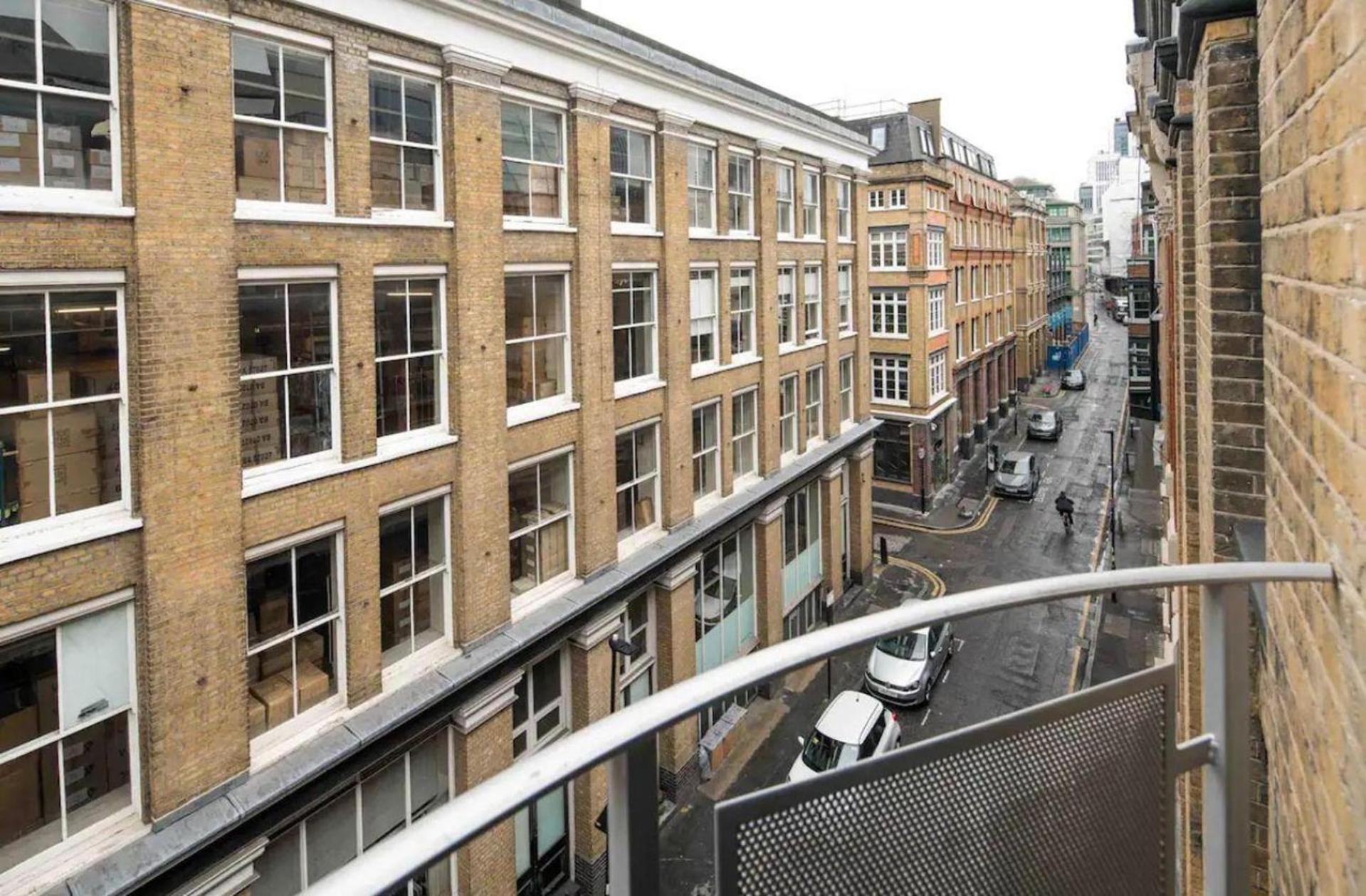 Apartment Luxury Penthouse Located Near Old Street *