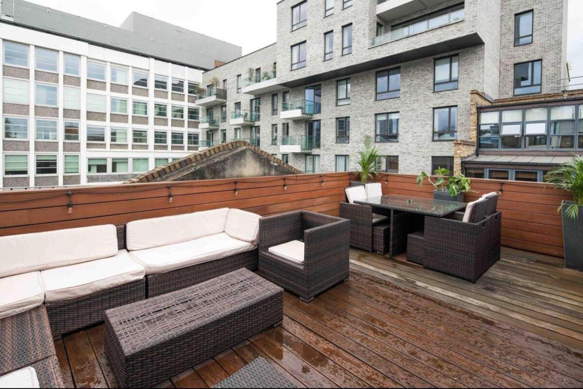 Luxury Penthouse Located Near Old Street Apartment