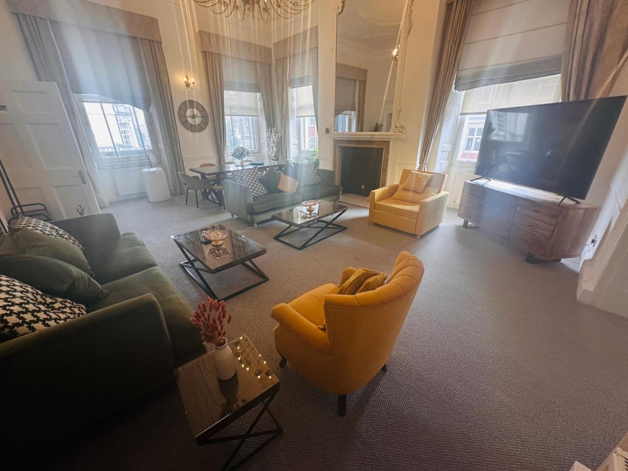 Luxury 3 Bedroom Duplex With Pool Table - 4hs Appartement Londen