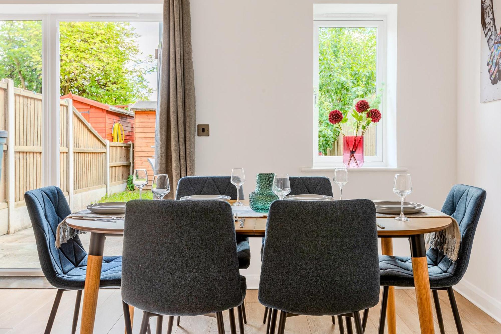 Ferienhaus Peaceful 4br With Garden& Parking In Walthamstow