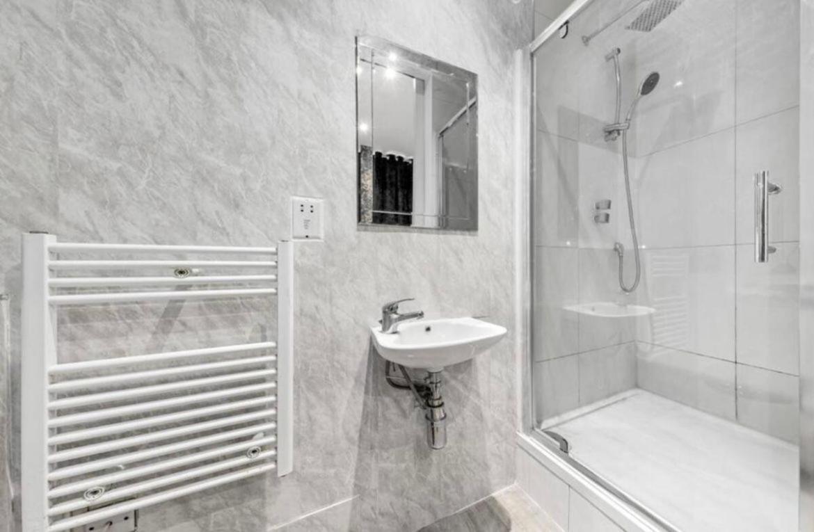 Lejlighed Two Bedroom Flat Opposite To Harrods Kb15 *