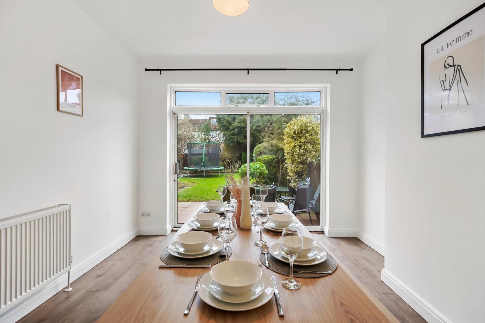 Holiday home 4 Bedroom House & Free Parking Close To Kensal Rise Station