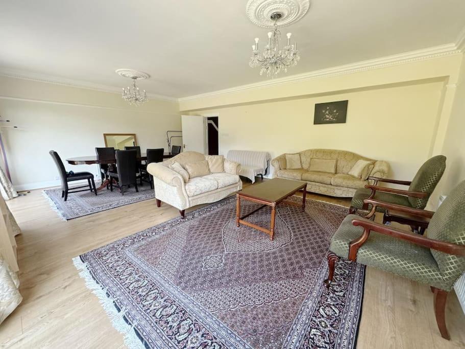 Holiday home Bright & Spacious House Near *