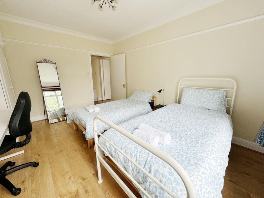 Bright & Spacious House Near * London