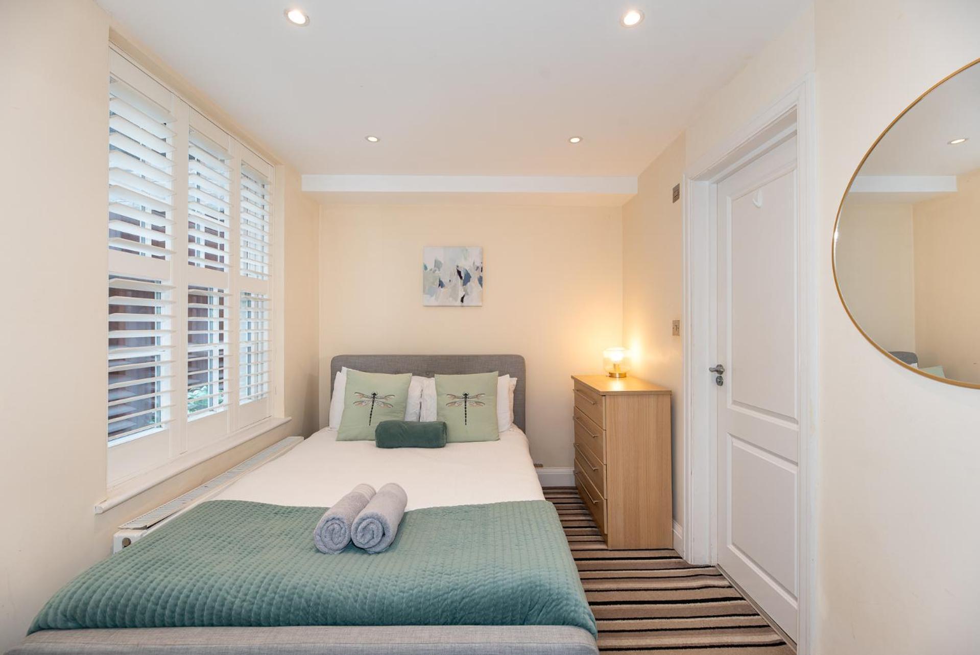 3 Bedroom With Private Terrace In Pimlico, Westminster, Victoria Apartment *
