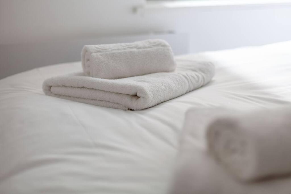 Cozy & Stylish 2-bed Flat In Trentham Ct, Leilighet