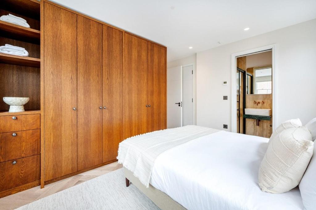 Two Bed Duplex In Covent Garden * London
