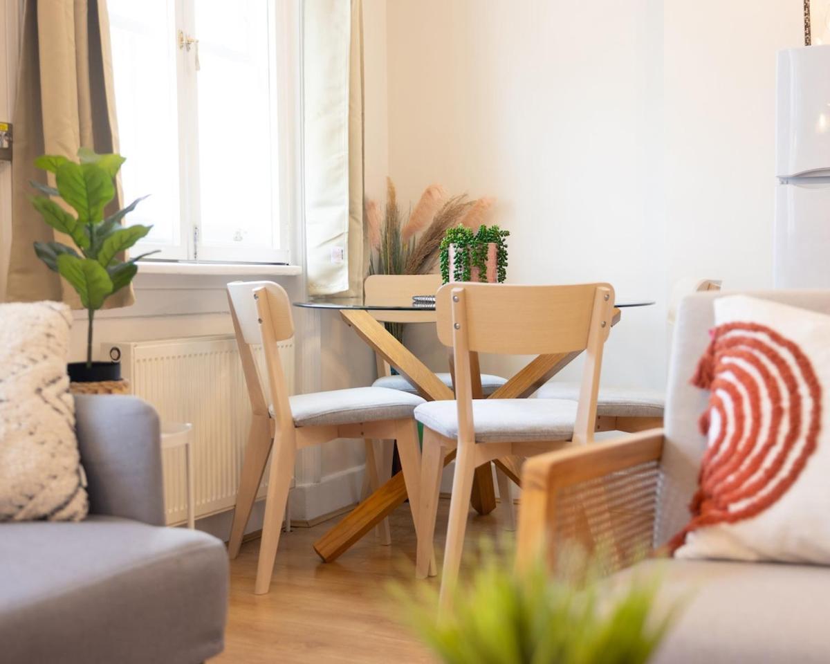 Centre Hideaway 100m From Trafalgar Square Lägenhet *