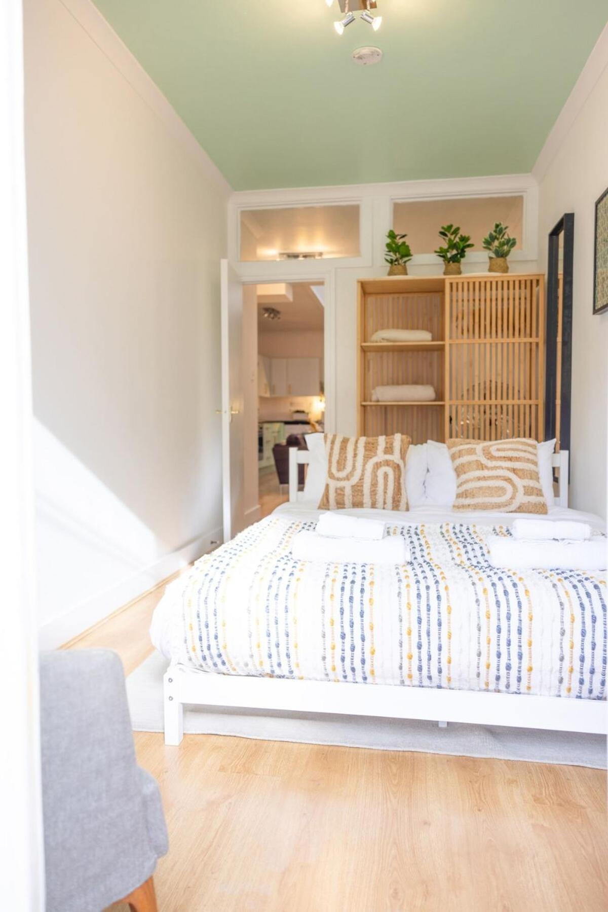Spacious Two-bed 100m From Trafalgar Sqr Apartment