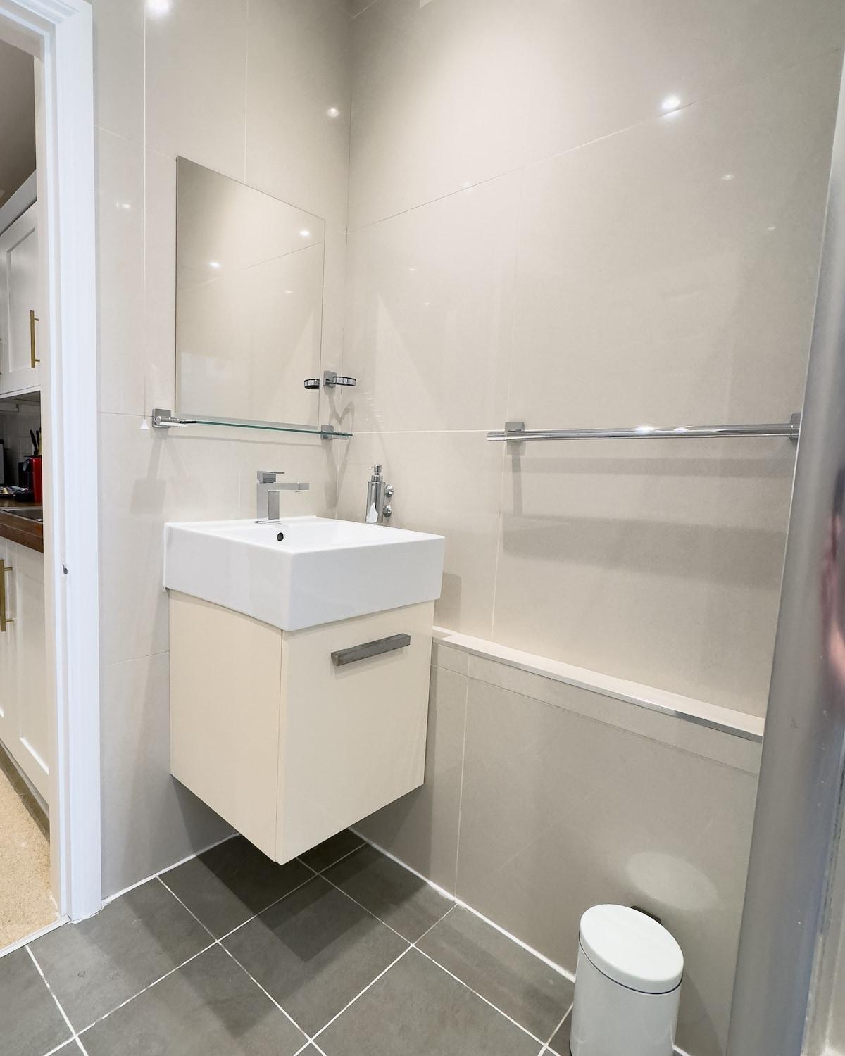 Apartment Two-bed Centre Flat 100m From Trafalgar Sqr