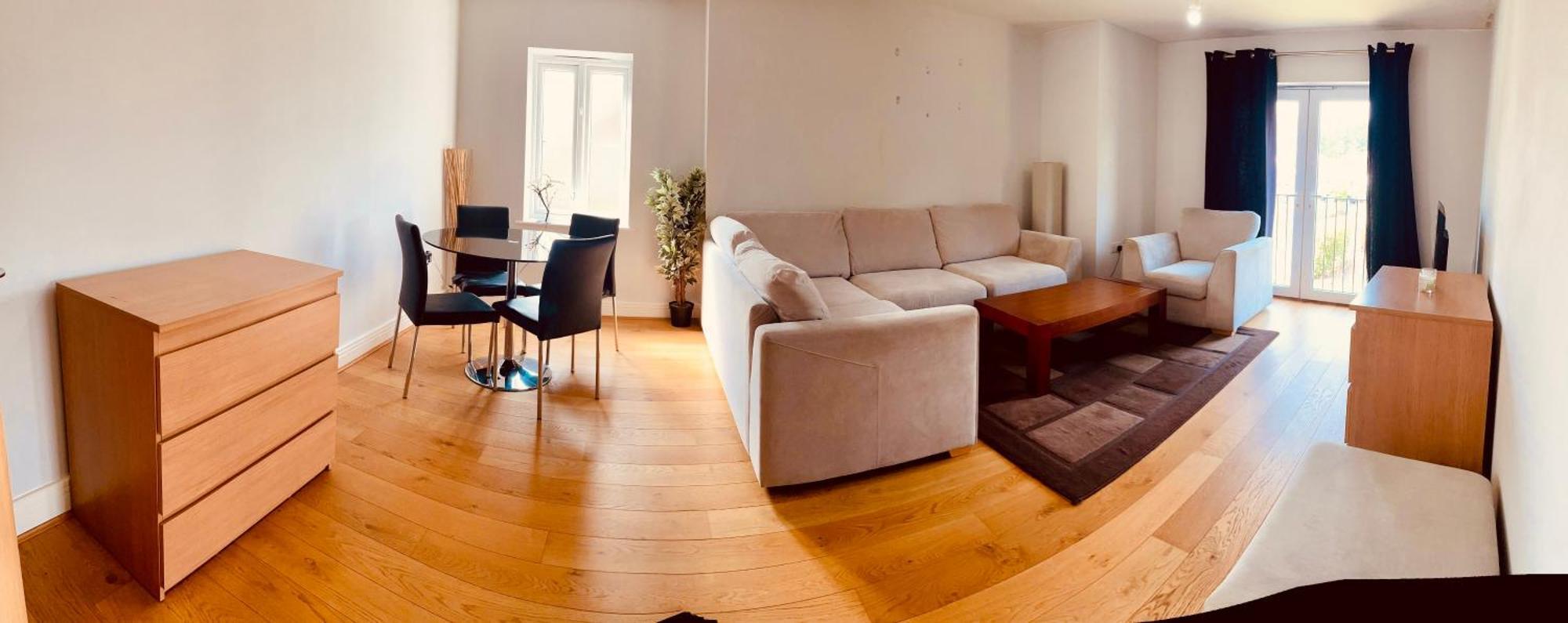 2 Bed Luxury Flat Nxt To Station Lägenhet *