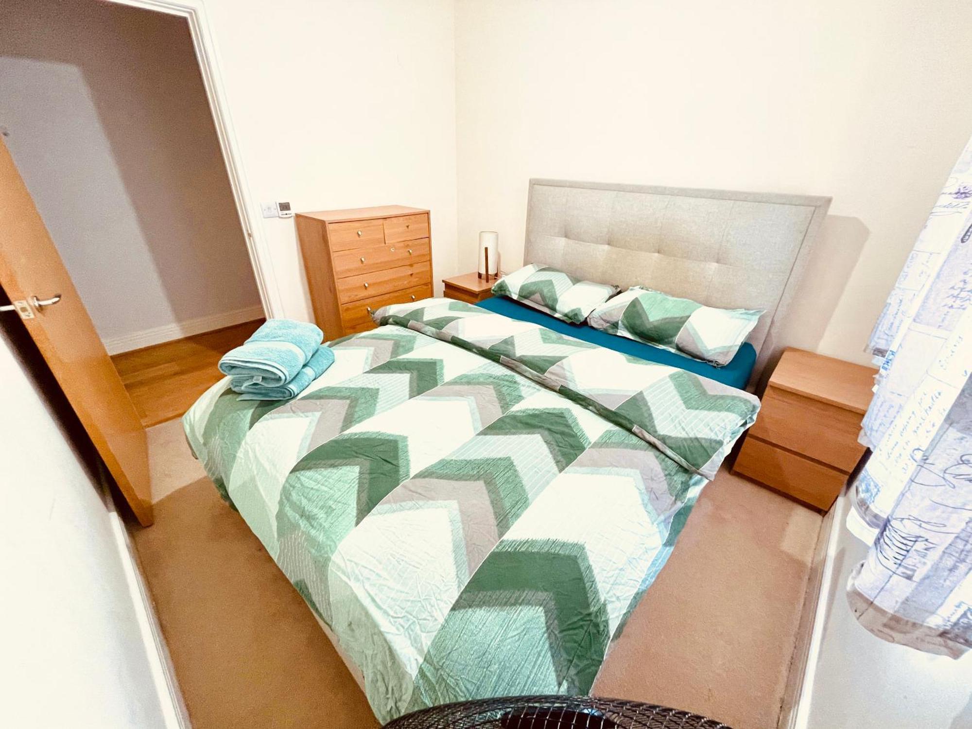 2 Bed Luxury Flat Nxt To Station Lägenhet