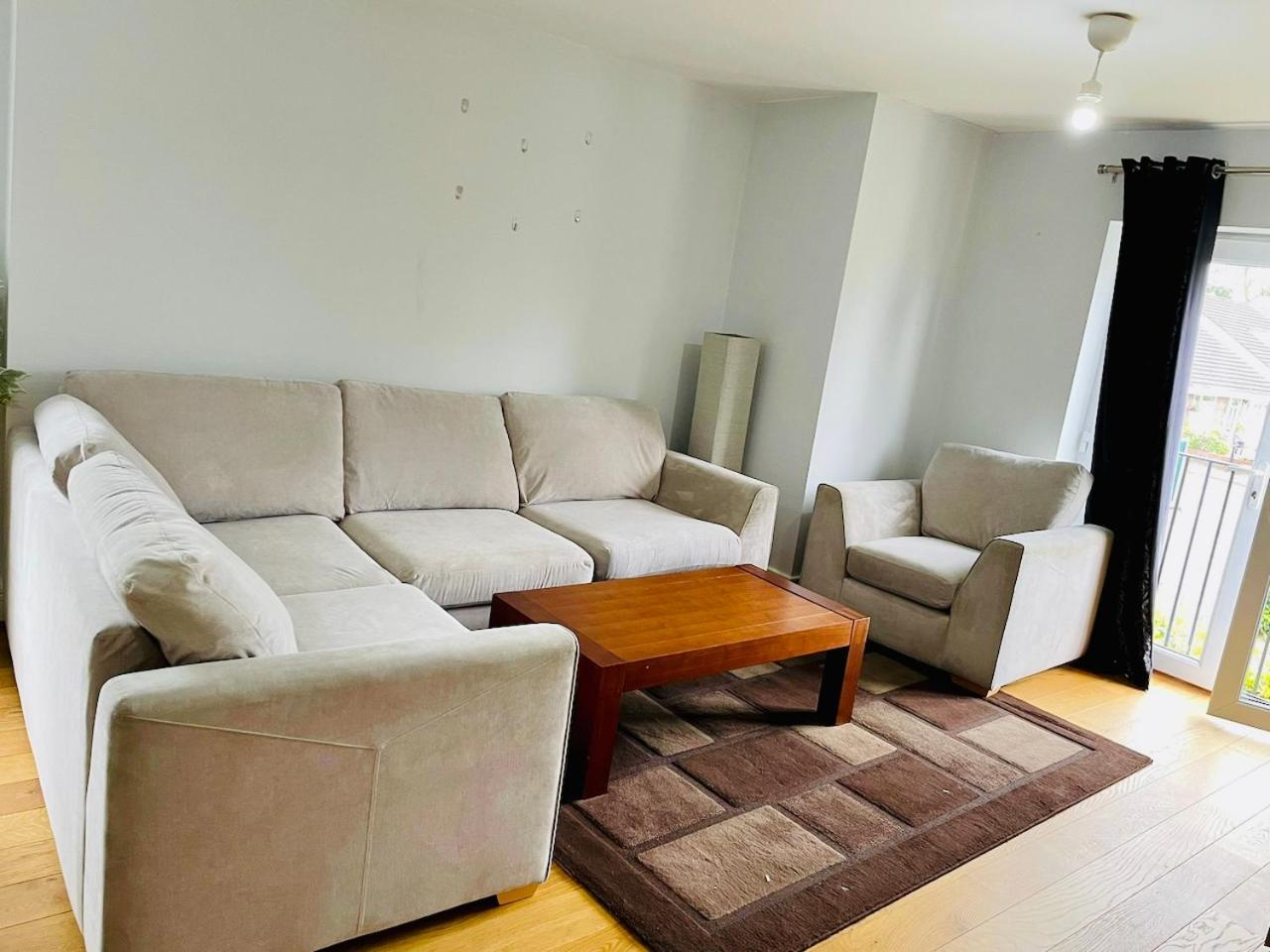 Lägenhet 2 Bed Luxury Flat Nxt To Station *