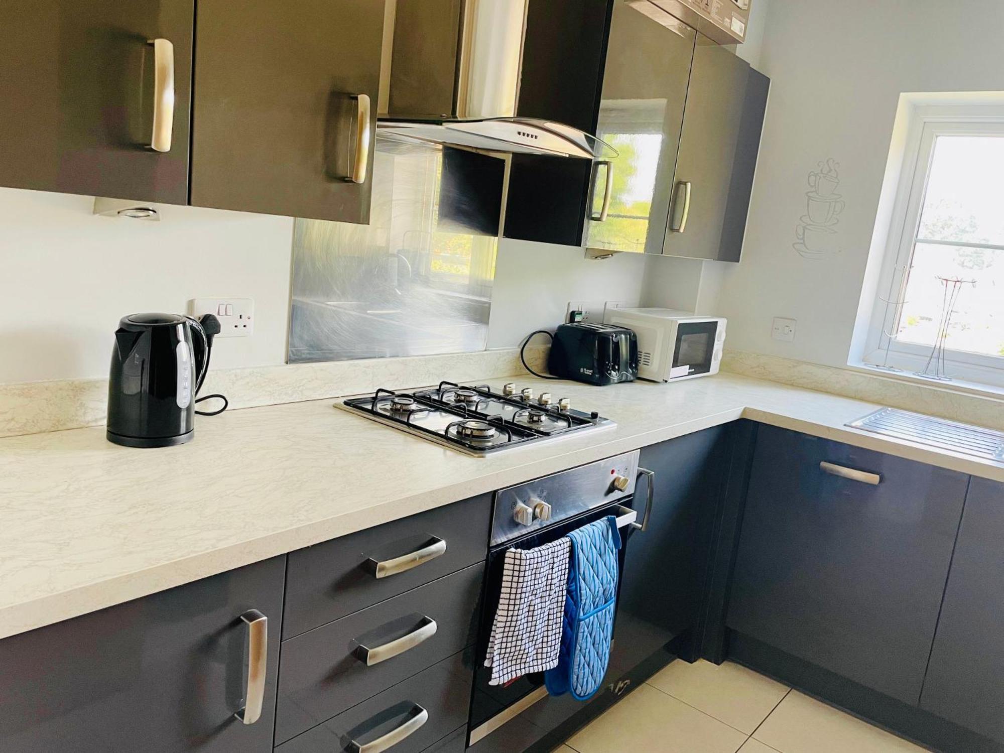 2 Bed Luxury Flat Nxt To Station Lägenhet *