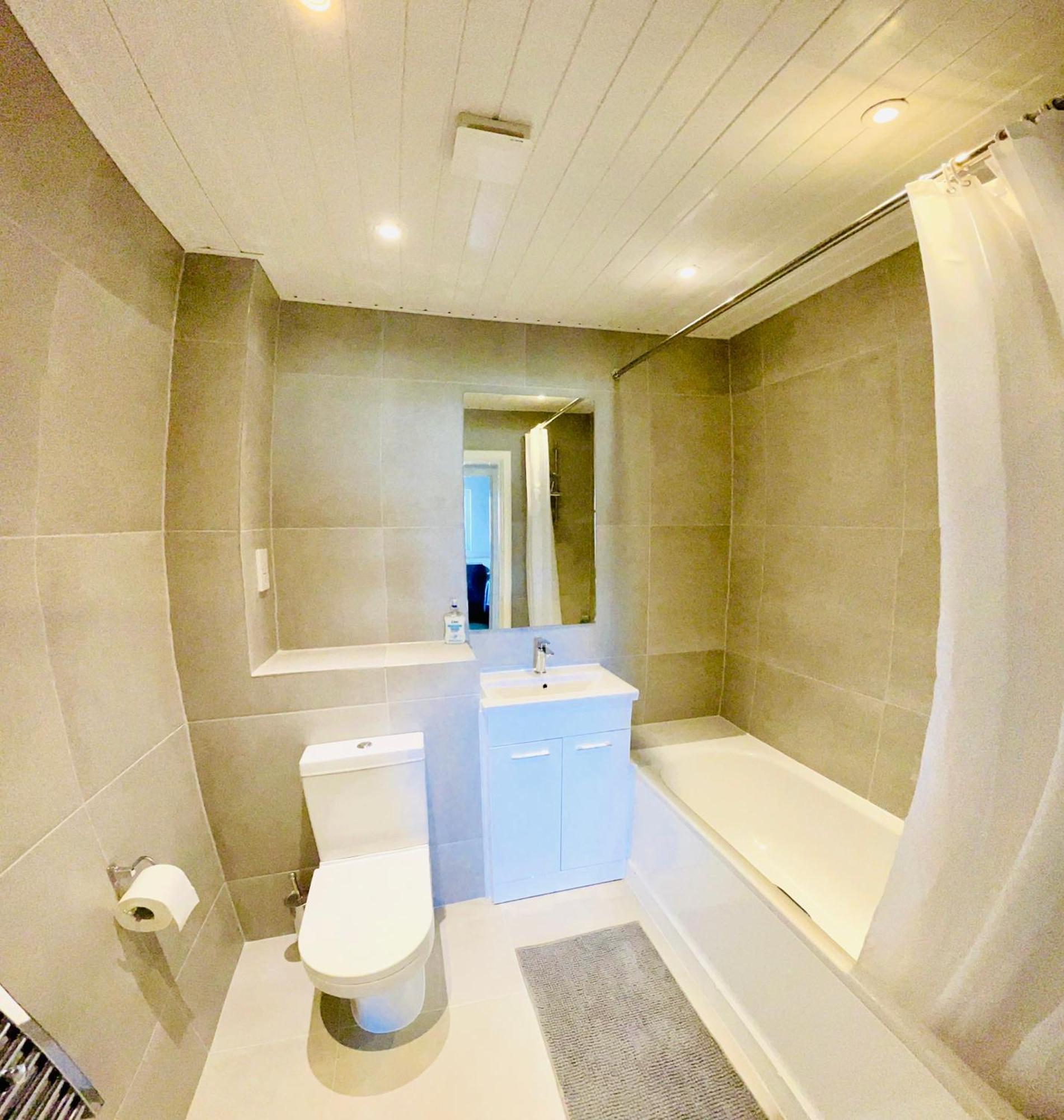 Lägenhet 2 Bed Luxury Flat Nxt To Station London