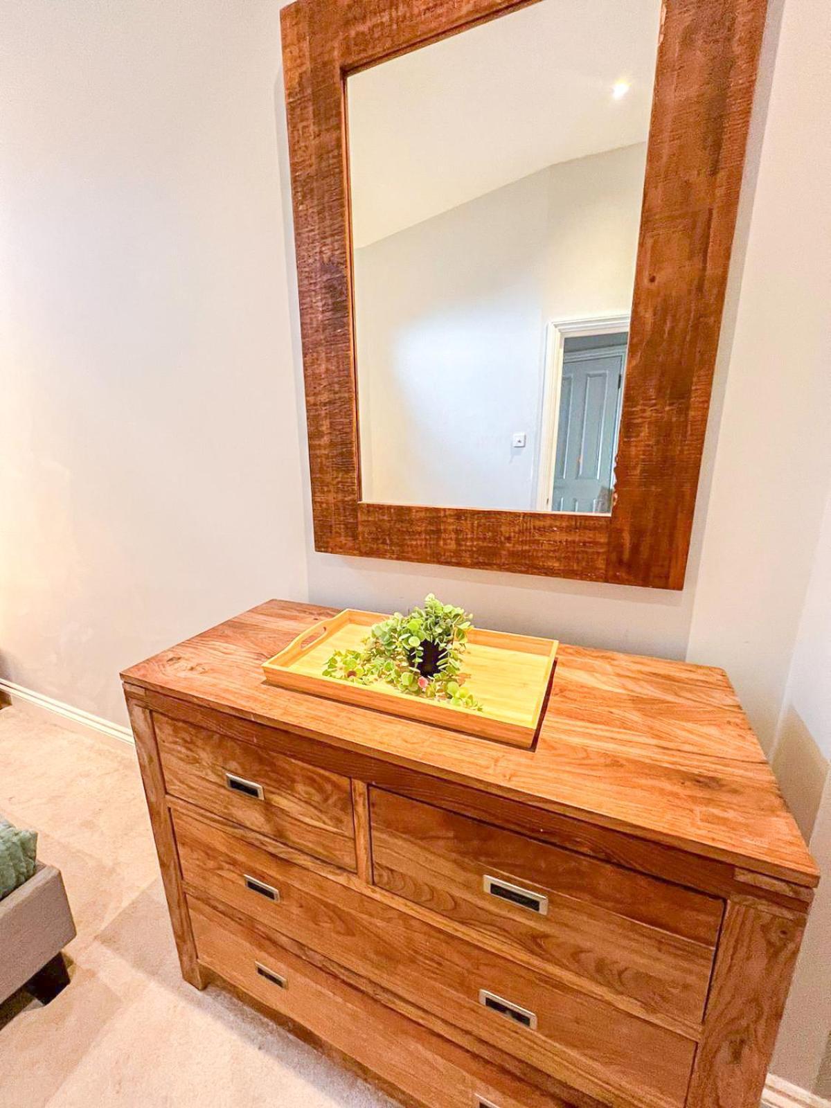 Sleek 2 Bedroom Flat With Private Patio & Firepit In Shepherds Bush, Near Hammersmith Leilighet