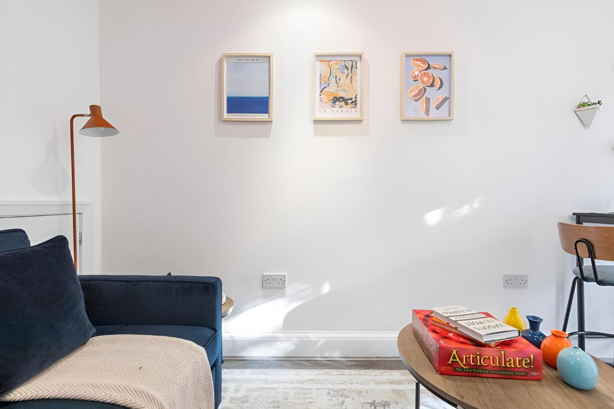 Sleek Loft Living Minimalist Urban Escape Londra