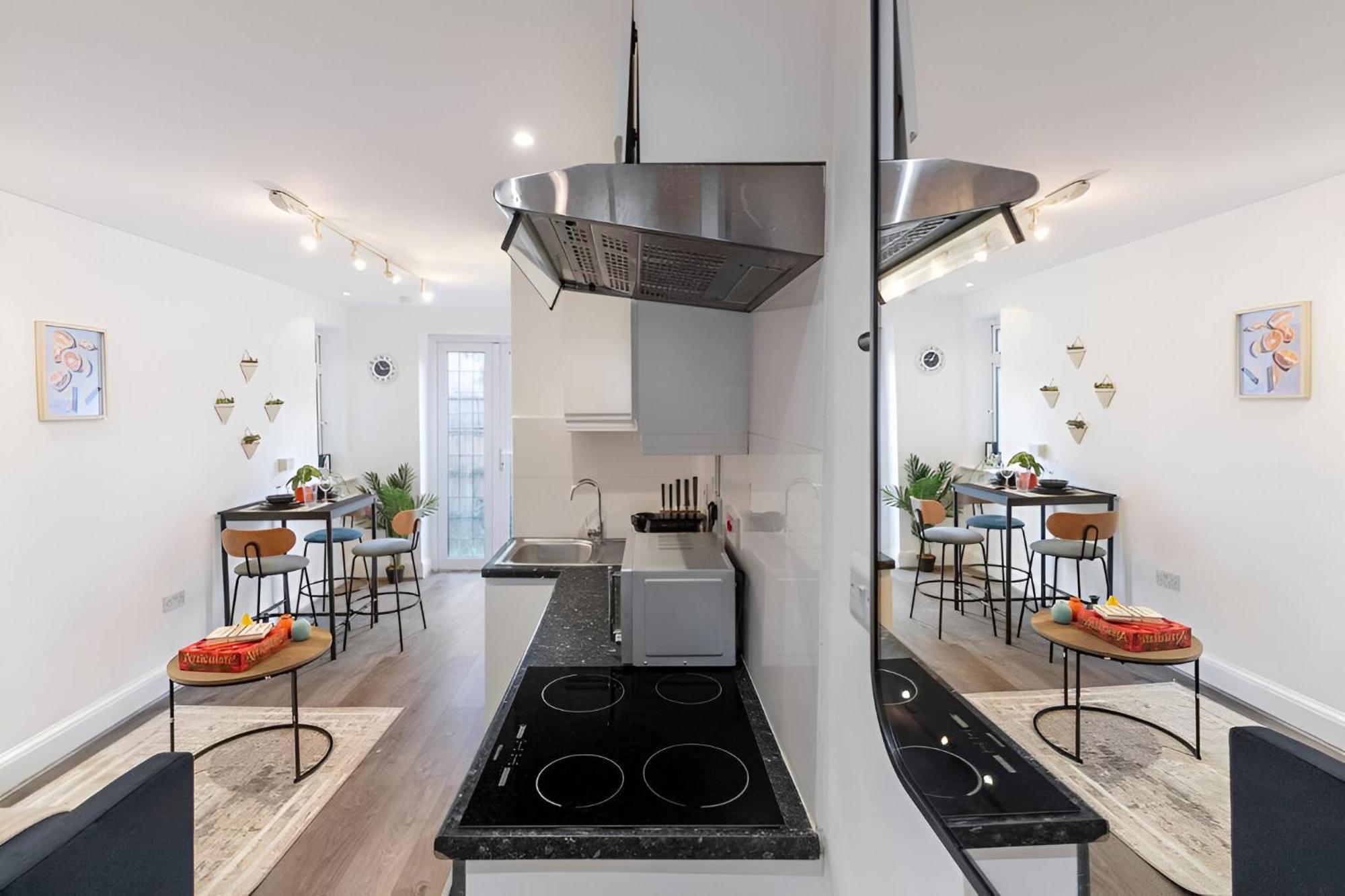 Sleek Loft Living Minimalist Urban Escape Appartamento