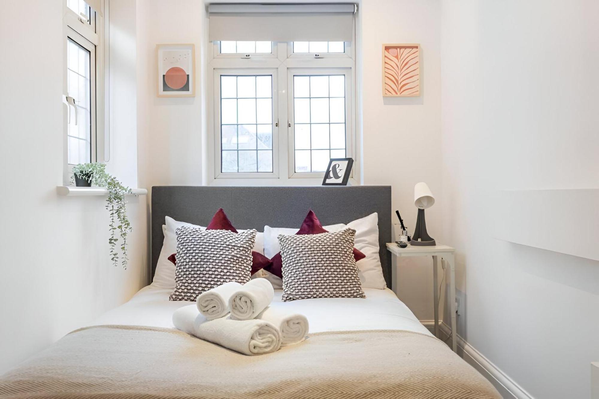 Sleek Loft Living Minimalist Urban Escape Londra