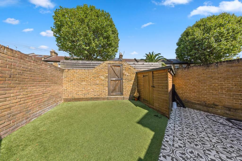 Charming Leytonstone 5 Bed - Lägenhet
