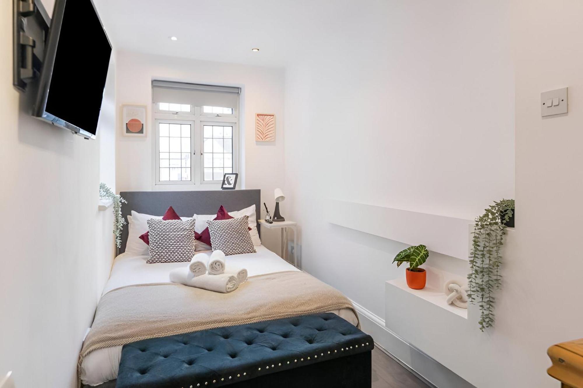 Sleek Loft Living Minimalist Urban Escape Londra