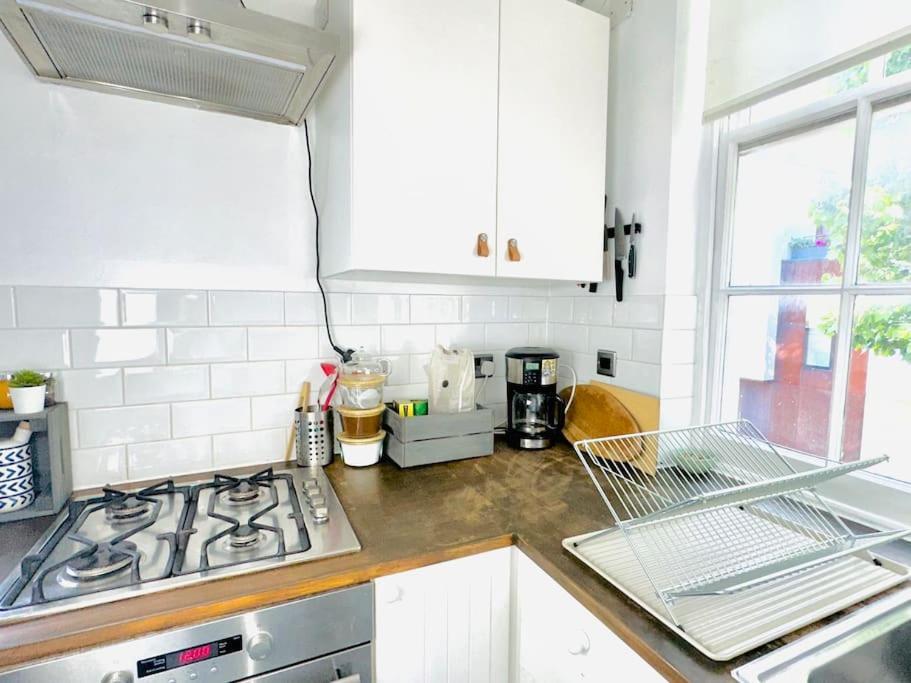 Leilighet Quiet Beautiful 4 Person Camden Flat W Kitchen London