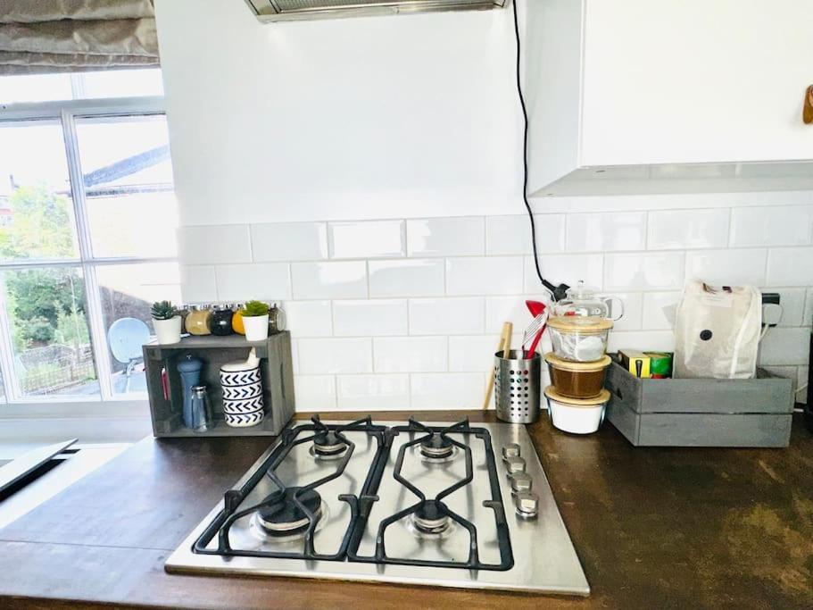 Leilighet Quiet Beautiful 4 Person Camden Flat W Kitchen