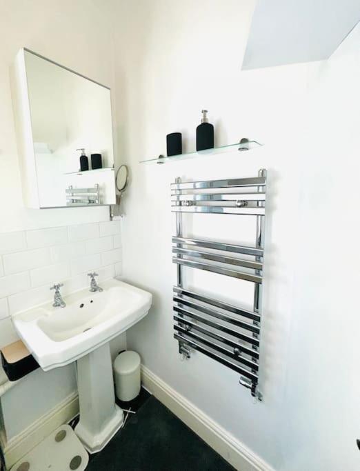 Quiet Beautiful 4 Person Camden Flat W Kitchen Leilighet London