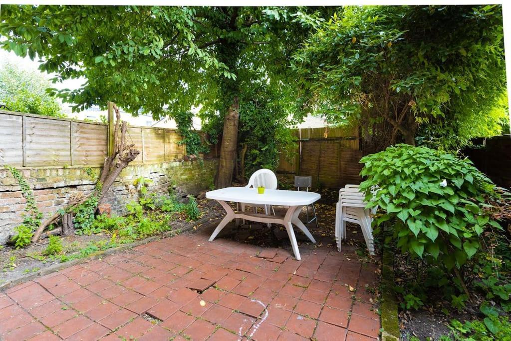 Lovely Garden 2bd Flat In Appartamento