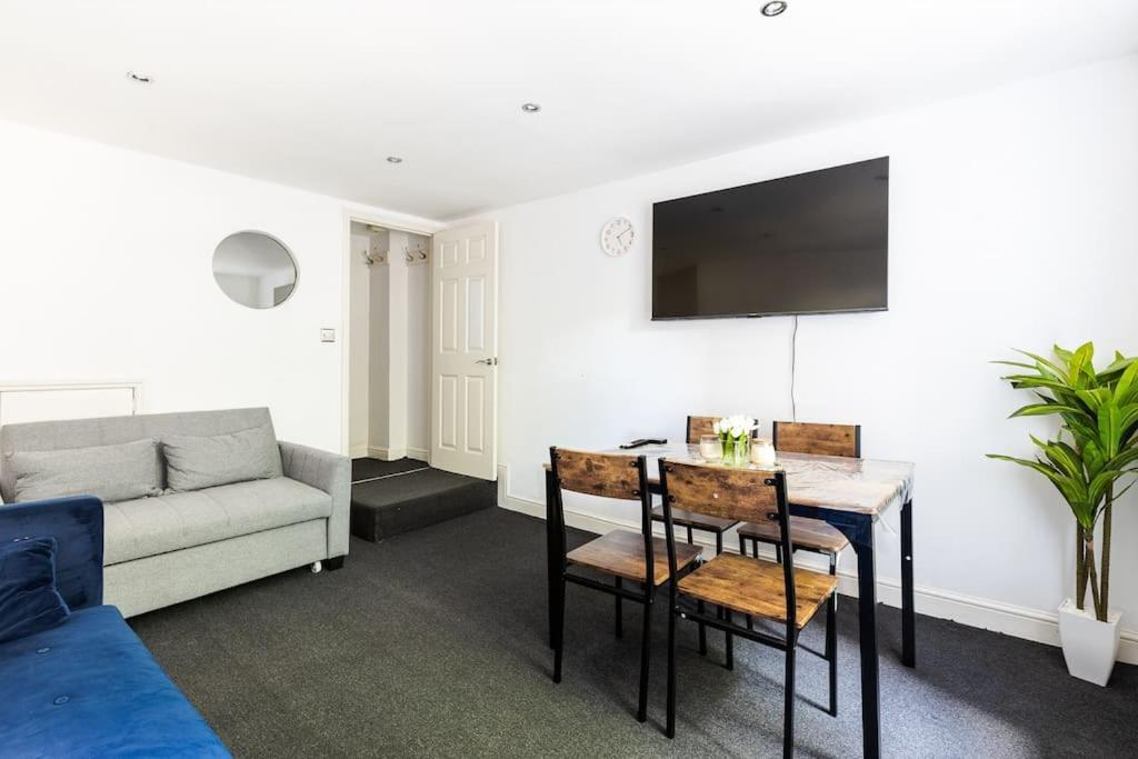 Lovely Garden 2bd Flat In Londra