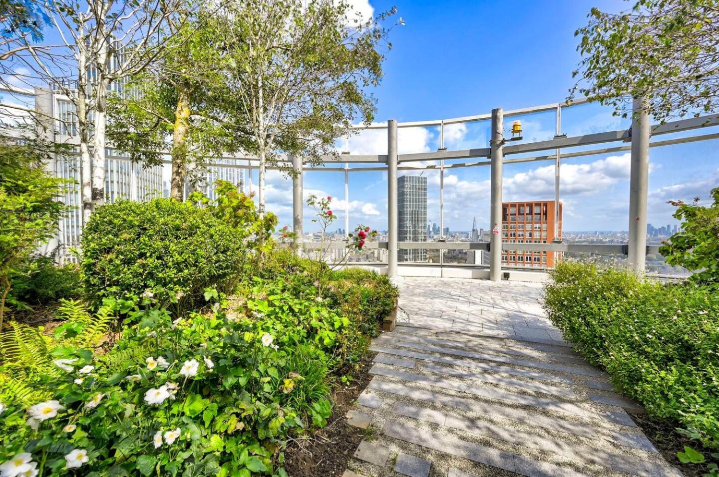 Luxury High-rise 21st Floor 2 Bedroom 2 Bath Flat London