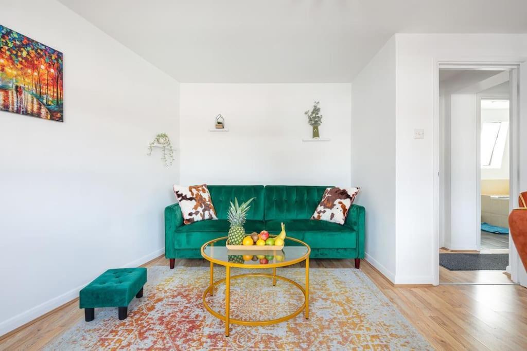Bright N' Charming Air Conditioned Two Bed In Heart Of Leilighet