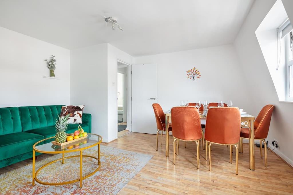 Bright N' Charming Air Conditioned Two Bed In Heart Of Leilighet