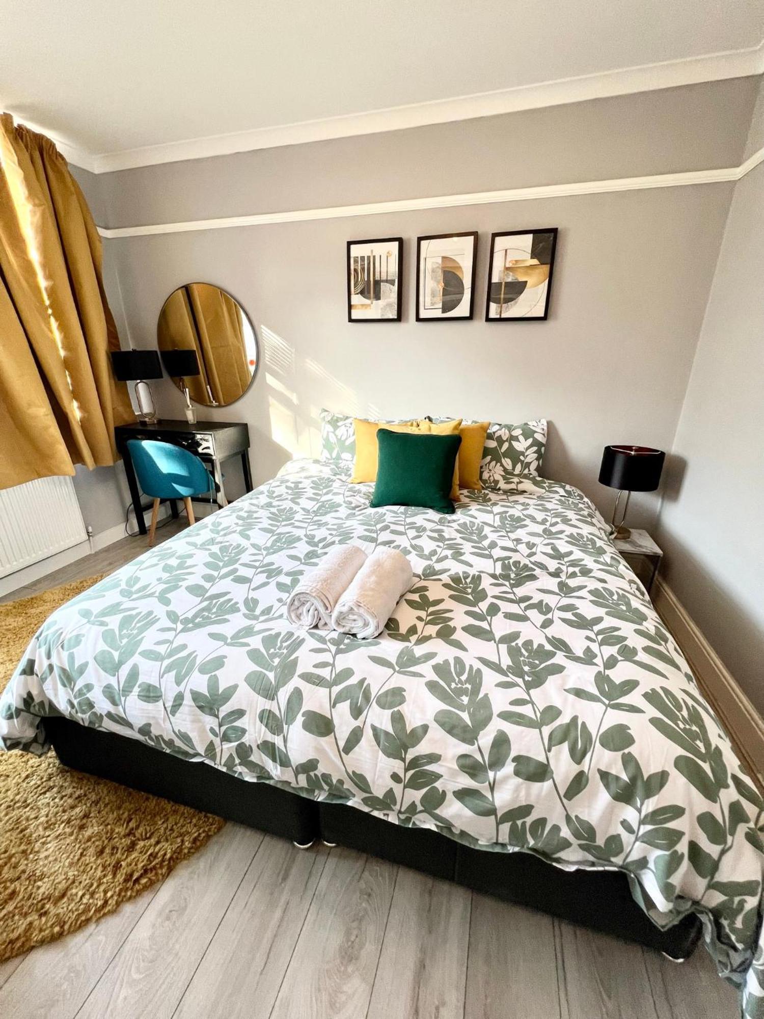 Modern 2 Bed Near Mall And Parking Ferienhaus London