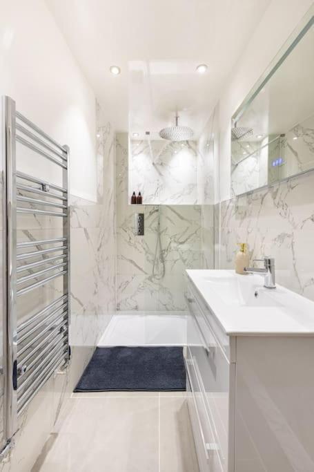 Lovely Garden Flat In Appartamento *
