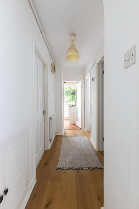 Lovely Garden Flat In Londra