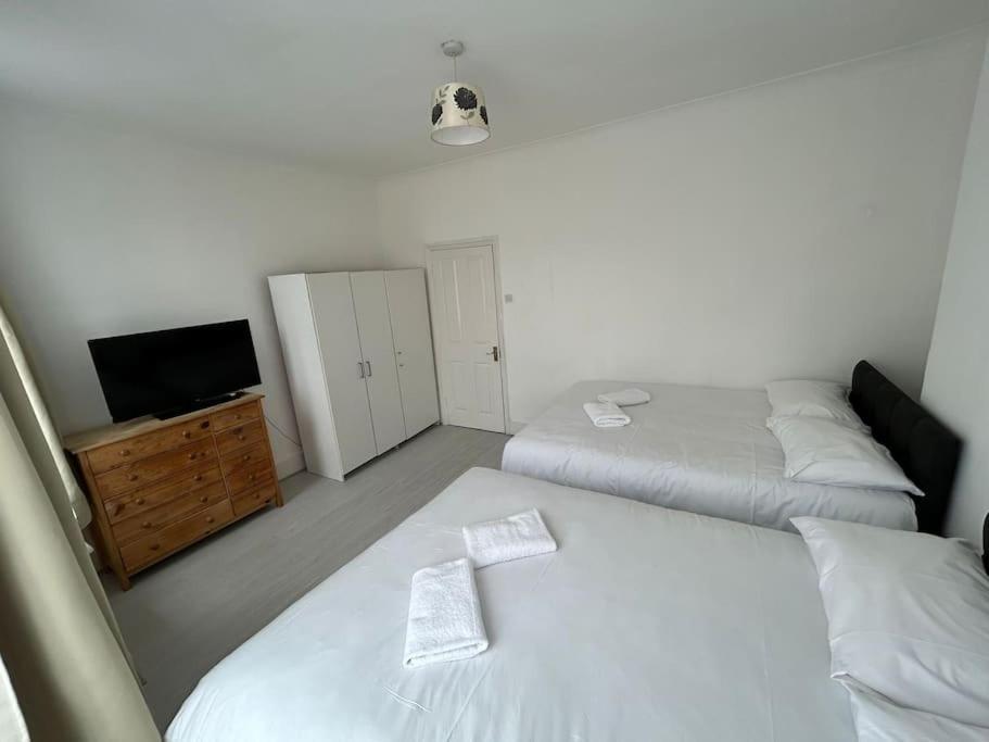 East 2 Bedroom Flat Londra