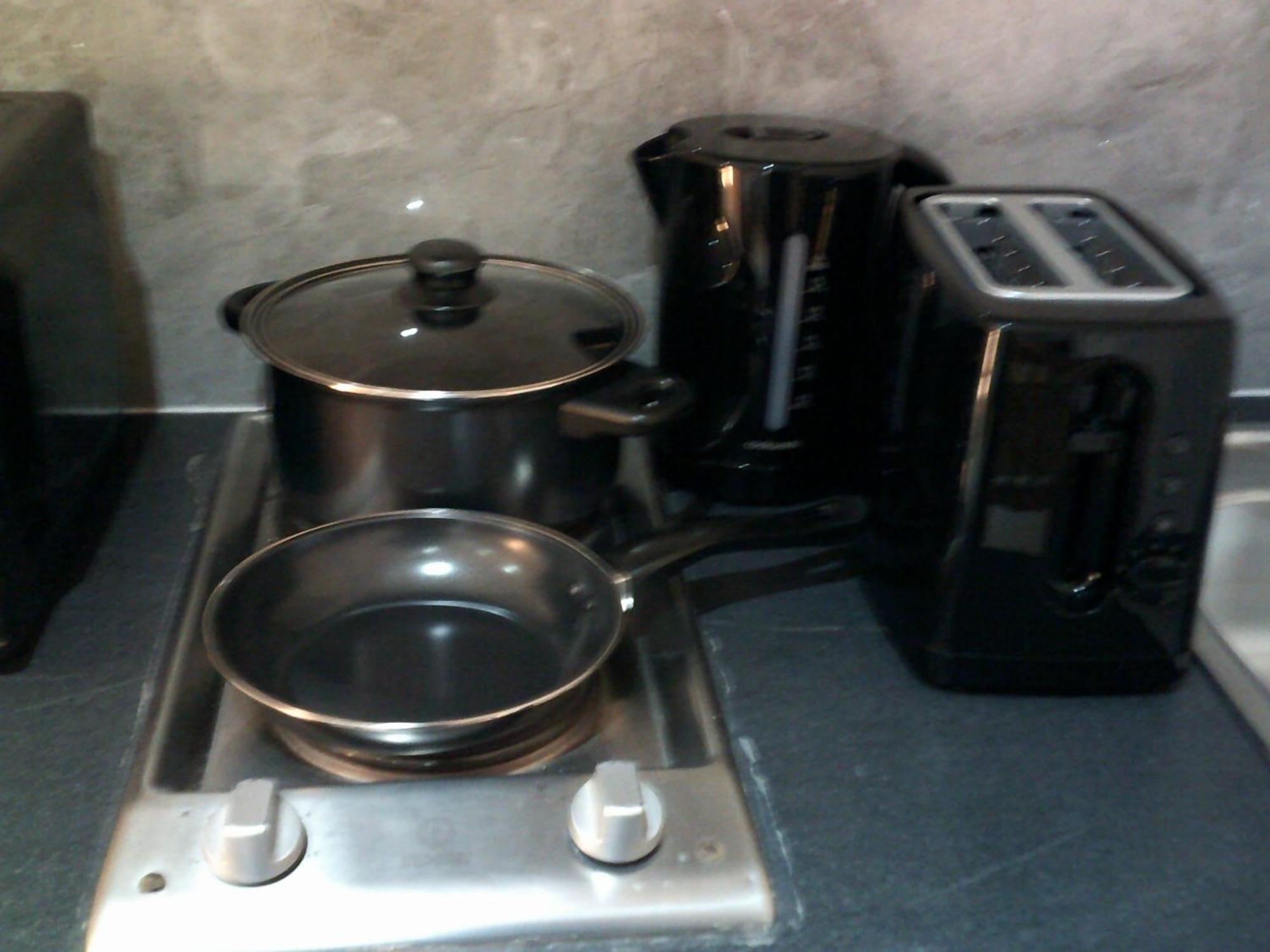 Newly Built Modern House With Free Parking Appartement Londen