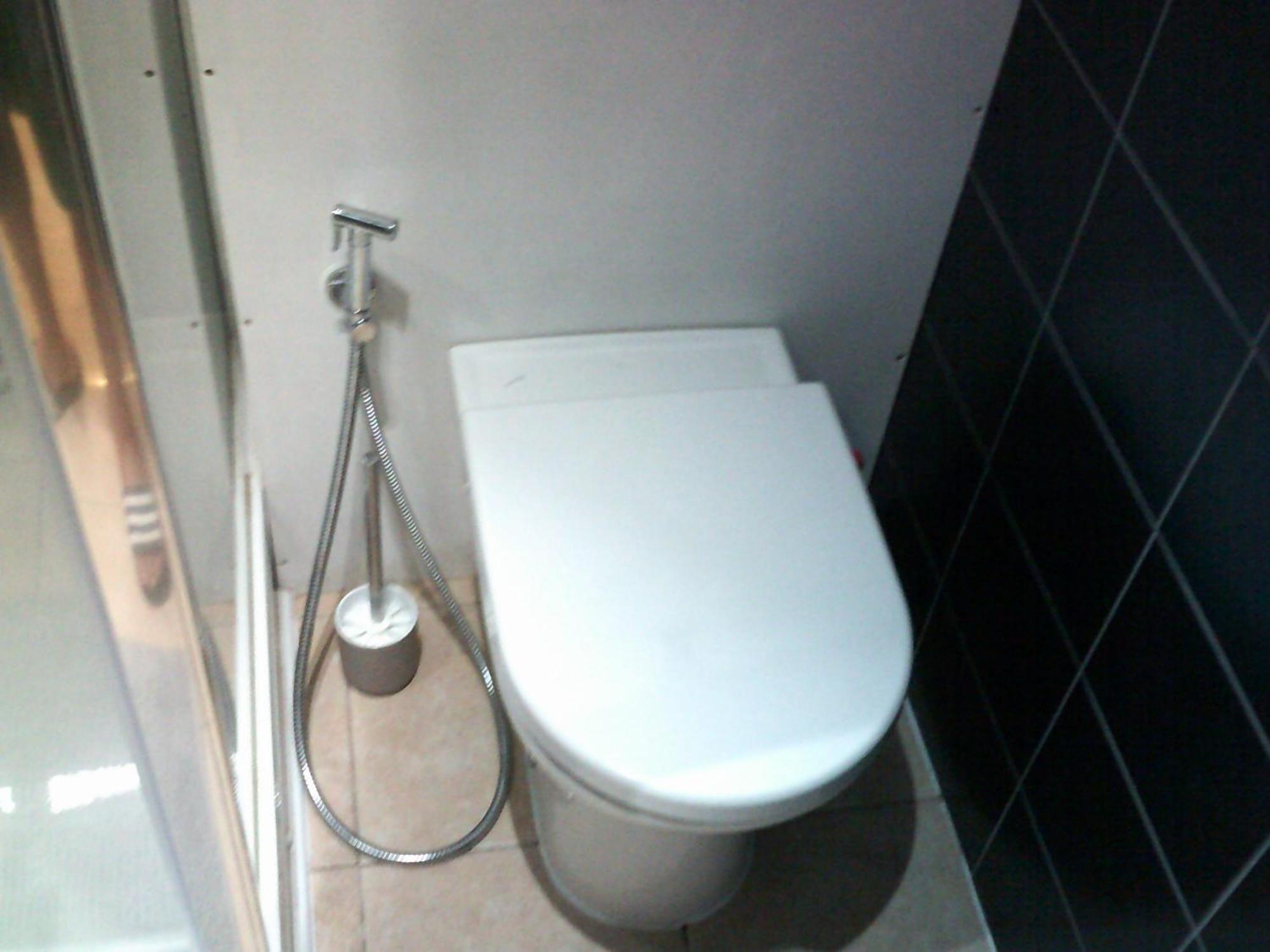 Newly Built Modern House With Free Parking * Londen