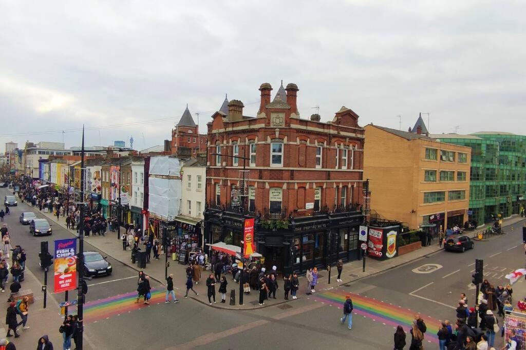 Cyber-art In Camden Appartement
