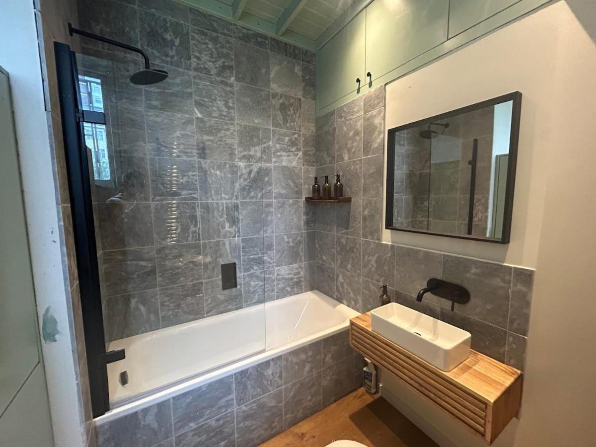 A Spacious With Style Appartement *